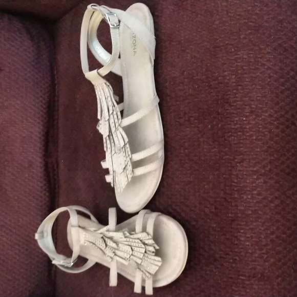 Arizona Women's Fringe Sandals. Flat Summer Strappy Gladiator Sandals. Size 11 - Picture 2 of 7